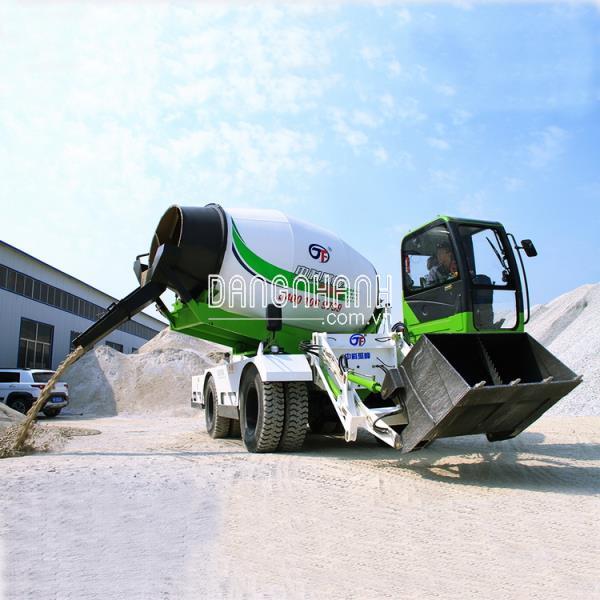 Xe Trộn Bêtông Tự Nạp Liệu CBM45