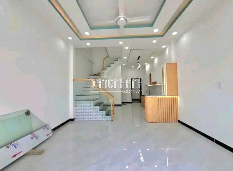 Bán nhà 1 trệt 1 lầu ở gần chợ Phú Phong
