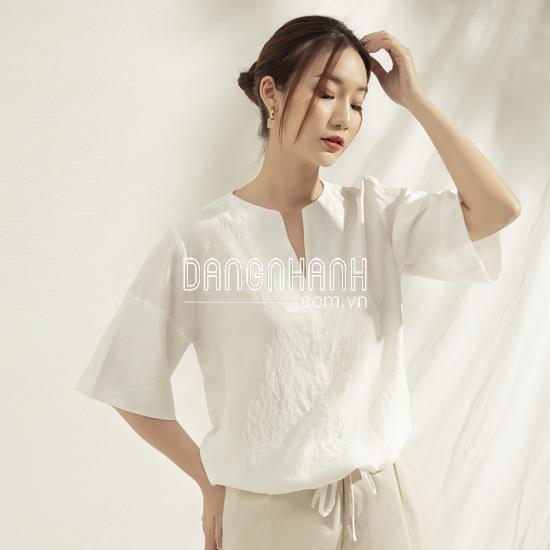 Áo xẻ V tay loe GUMAC AA1159-TRANG