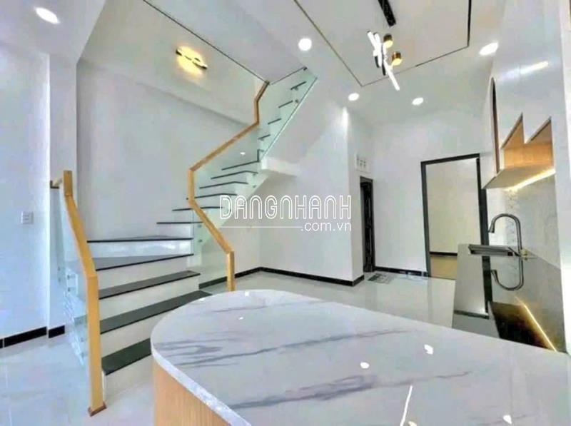 Bán nhà 1 trệt 1 lầu ở gần chợ Phú Phong