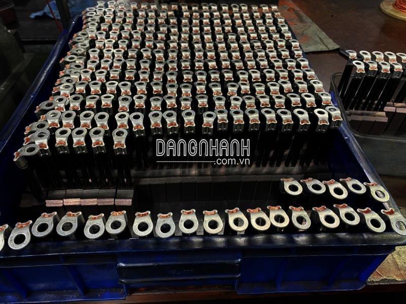 Cung cấp chổi than China: J164, J201, D172, CH33N, EH702T, CT53…