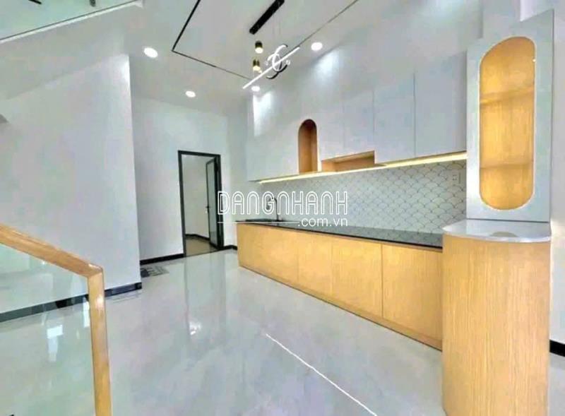 Bán nhà 1 trệt 1 lầu ở gần chợ Phú Phong