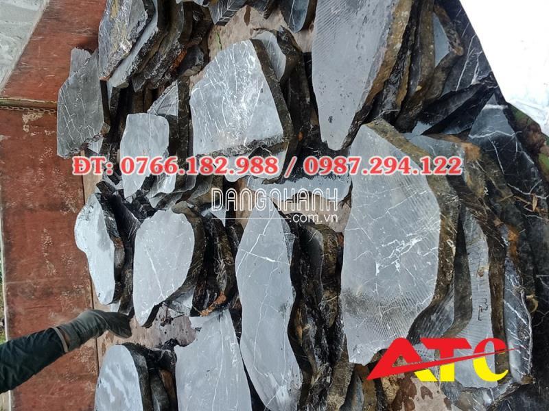    Đá bước dạo đen lũa chỉ trắng