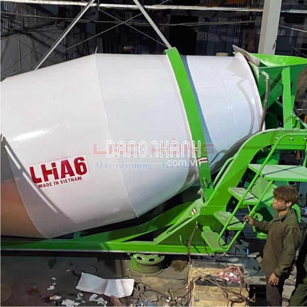Bồn trộn bê tông LHA2 2m3 (2 khối) gắn xe tải