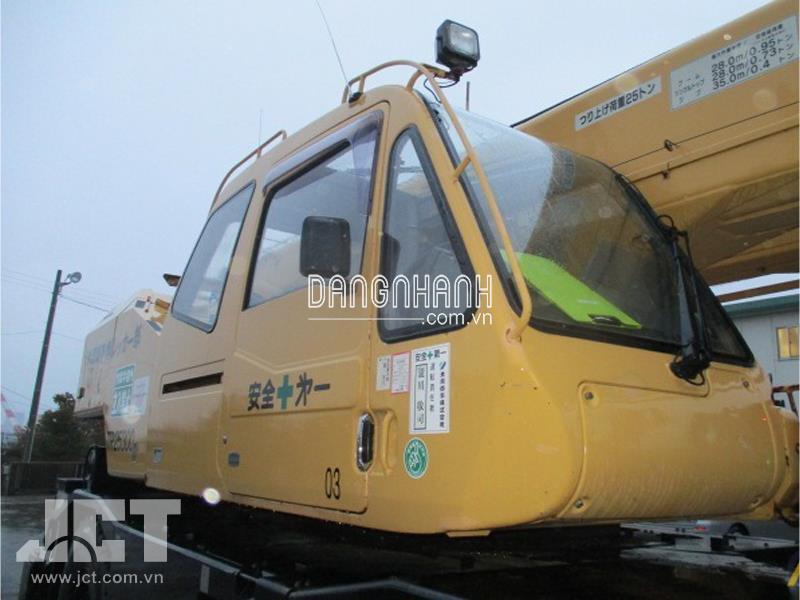 XE CẨU BÁNH LỐP 24 TẤN TADANO GR250N-1