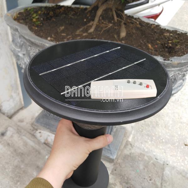 Đèn năng lượng mặt trời sân vườn tích hợp ánh sáng trắng và vàng có remote L1N