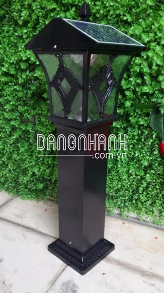 Đèn năng lượng mặt trời trụ đứng trang trí sân vườn – L1P
