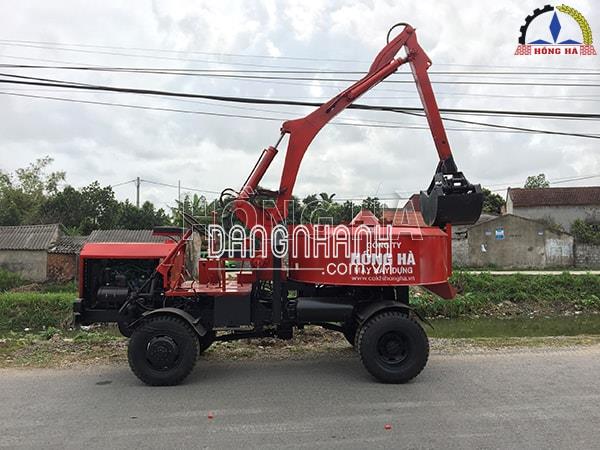 Máy trộn bê tông tự cấp liệu Hồng Hà động cơ 4 máy