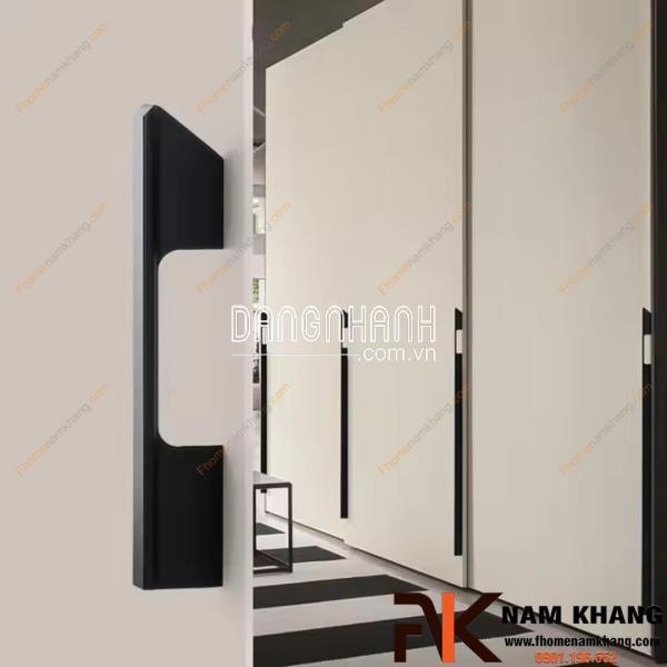 Tay nắm tủ dạng thanh dài màu đen NK156-D | Zalo 0901 196 552