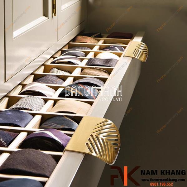 Tay nắm tủ đồng bắt cạnh thiết kế dạng lá NK233 | Zalo 0901 196 552