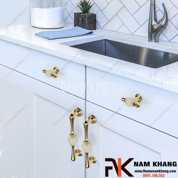 Tay nắm tủ sứ trắng phối đế vàng NK329 | Zalo 0901 196 552