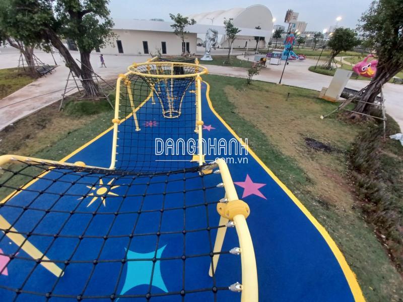 Cung cấp thiết bị leo dây kết hợp cầu trượt tại khu vui chơi