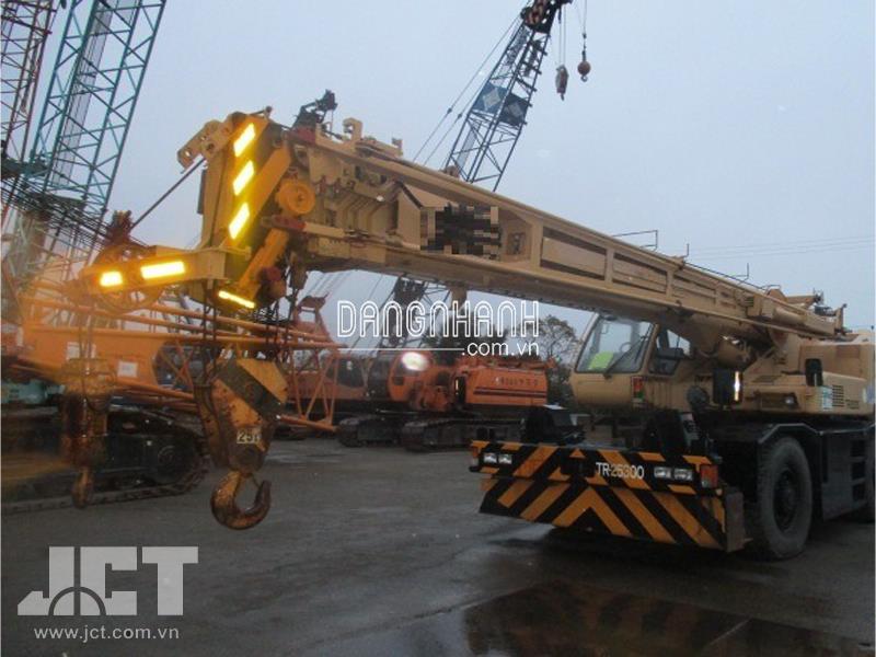 XE CẨU BÁNH LỐP 24 TẤN TADANO GR250N-1