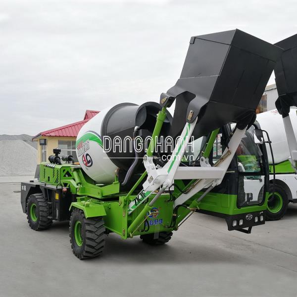Xe Trộn Bêtông Tự Nạp Liệu CBM45