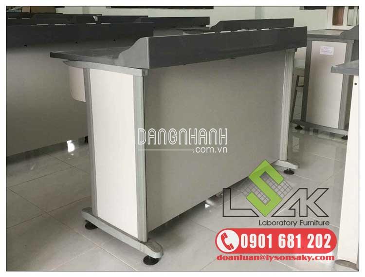 Bàn thí nghiệm vật lý học sinh