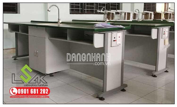 Bàn thí nghiệm hóa sinh cho học sinh