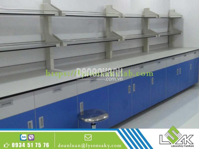 Bàn thí nghiệm áp tường LSK có chậu rửa