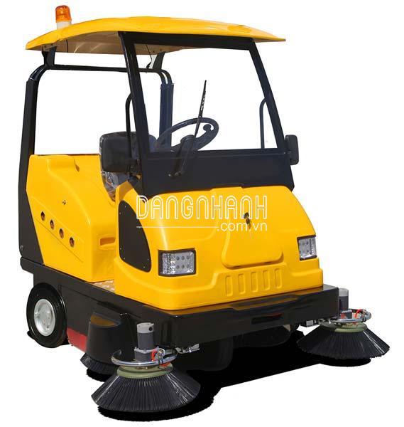 Xe quét hút bụi ngồi lái có kính trước và mái che MAGNUM E800W
