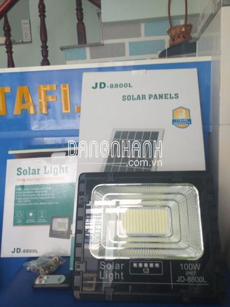 Đèn năng lượng mặt trời 100W giá rẻ