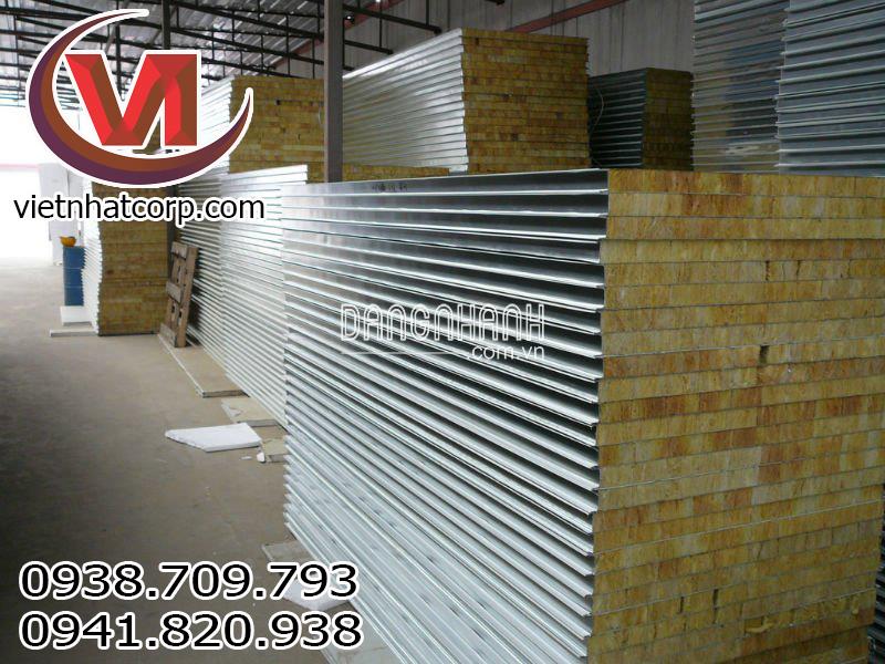 Thi công Rockwool Panel chống cháy, chống nóng lạnh giá rẻ