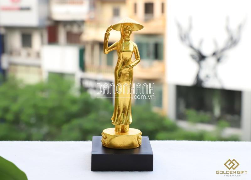 TƯỢNG CÔ GÁI VIỆT NAM DUYÊN DÁNG MẠ VÀNG