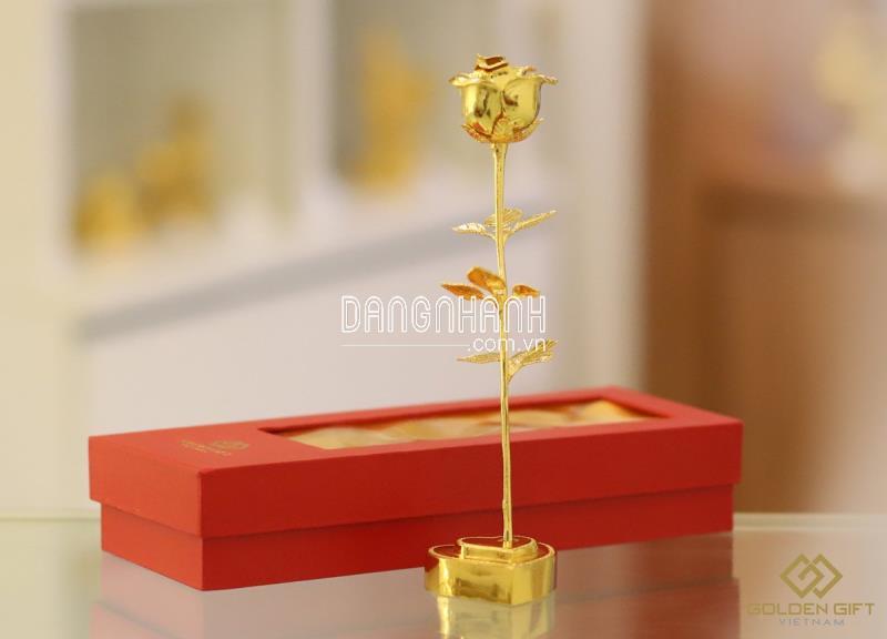 HOA HỒNG MẠ VÀNG ĐẾ TRÁI TIM