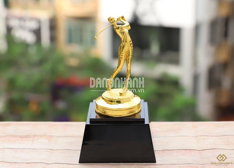 TƯỢNG NỮ ĐÁNH GOLF MẠ VÀNG - GOLFN02