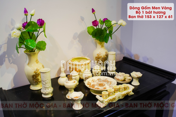 Bộ gốm sứ Men Vàng cho Ban Thờ 153cm