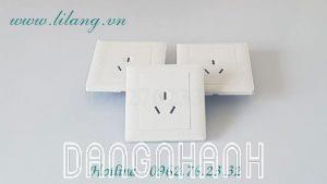 Ổ cắm âm ba chân dẹt