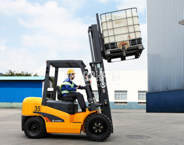 XE NÂNG DIESEL CPCD35