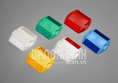 Đinh phản quang nhựa màu vàng 2 mặt phản quang dòng có keo dán