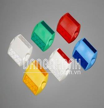 Đinh phản quang nhựa màu đỏ 2 mặt phản quang không keo dán