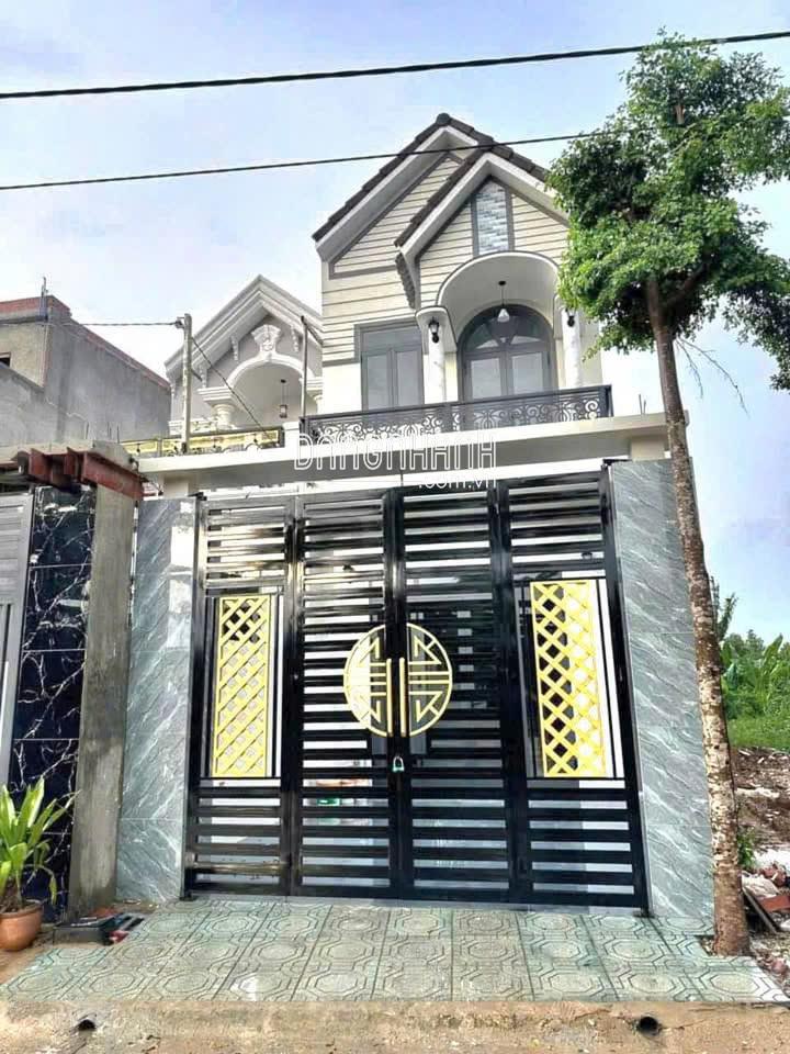 Bán nhà 1 trệt 1 lầu ở gần chợ Phú Phong