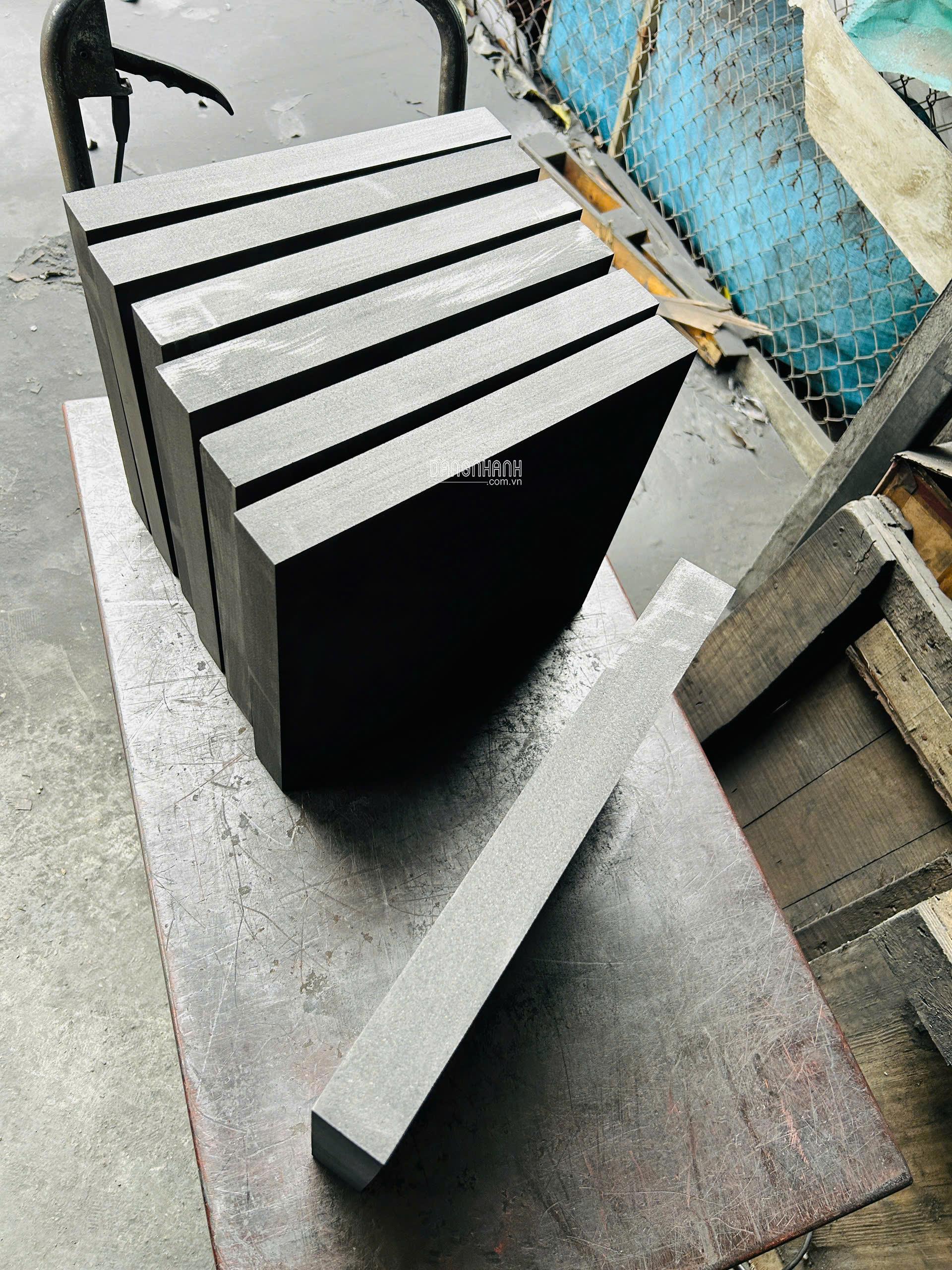 Tấm Graphite Siêu Bền - Chịu Nhiệt Lên Đến 3000°C, Độ Bền Vượt Trội