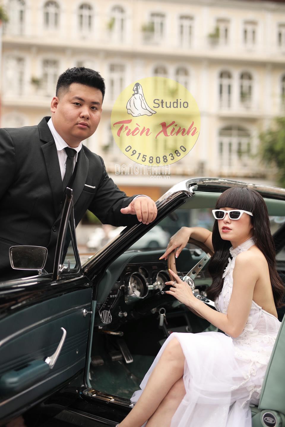 Phụ nữ xinh đẹp nhất là được mặc trên mình chiếc váy cưới trắng tinh khôi
