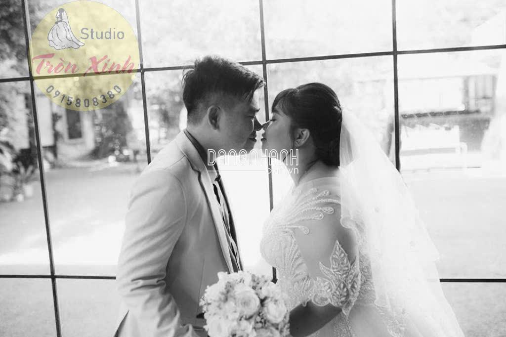 gói ưu đãi váy và vest cưới đang diễn ra tại tròn xinh