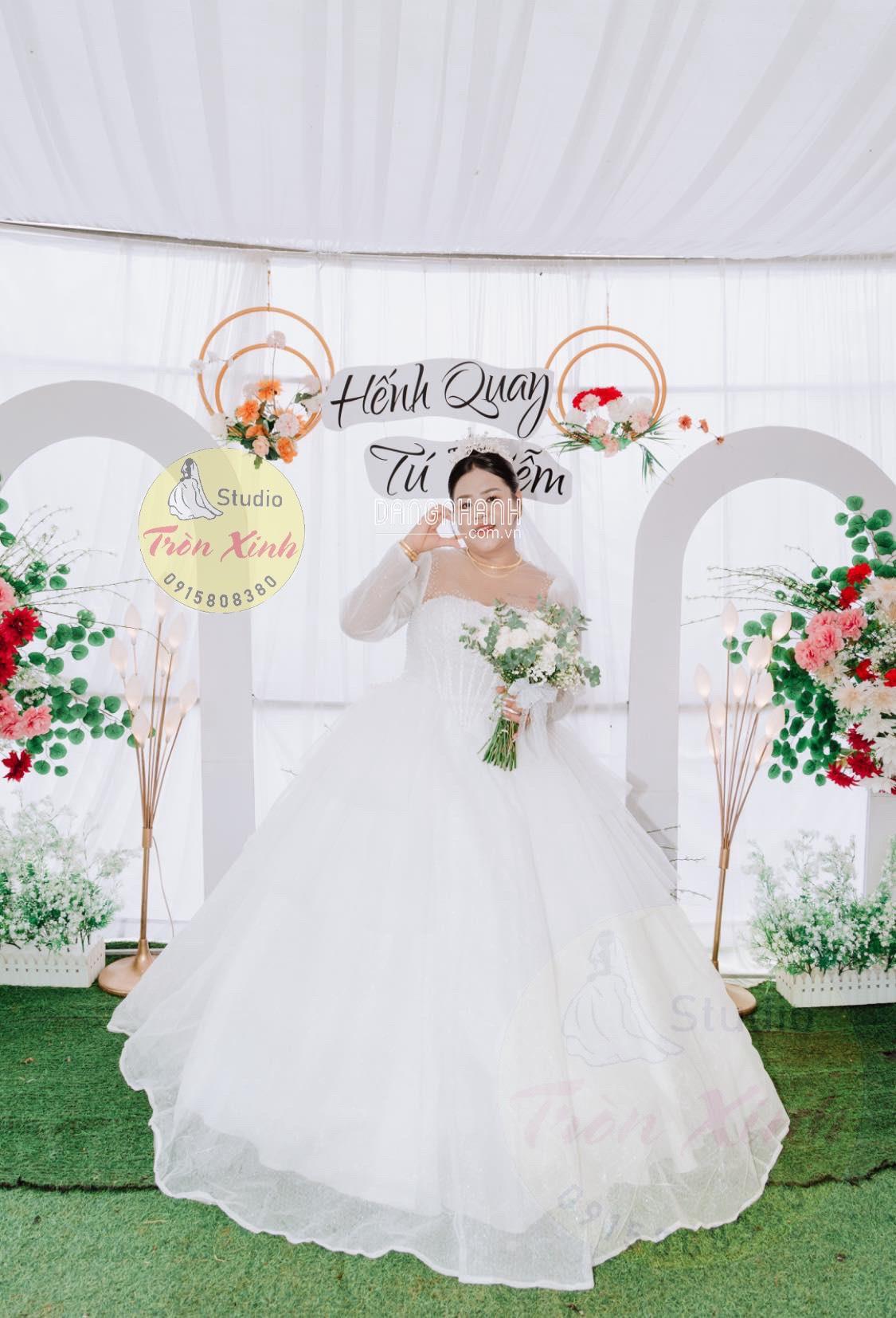 thử váy cưới big size tại tròn xinh miễn phí