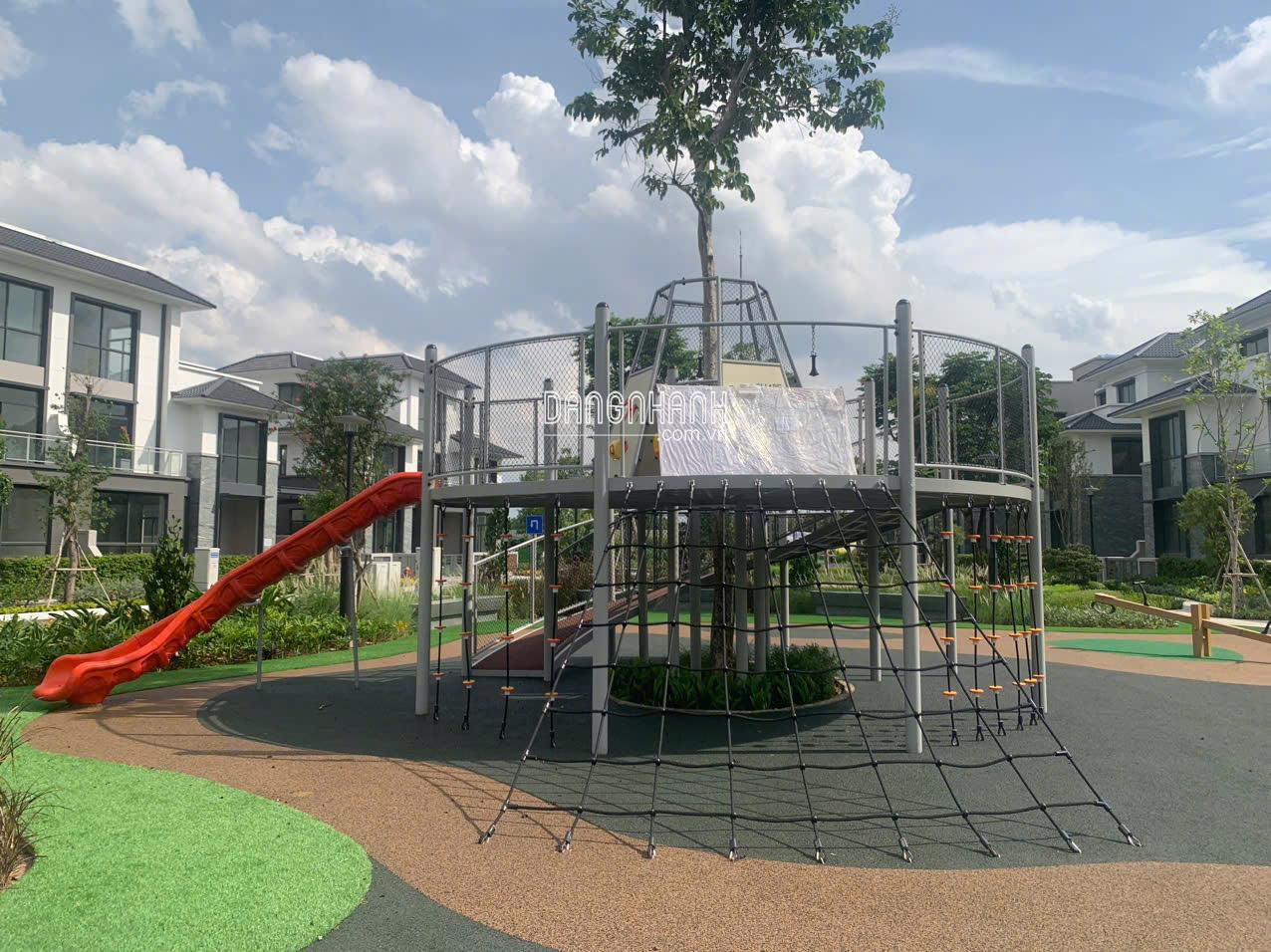 Cung cấp thiết bị leo dây kết hợp cầu trượt tại khu vui chơi