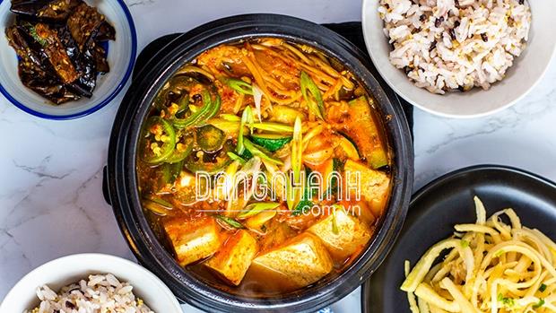 Mối quan hệ giữa canh tương đậu Hàn Quốc và các món khác trong bữa cơm Hàn Quốc