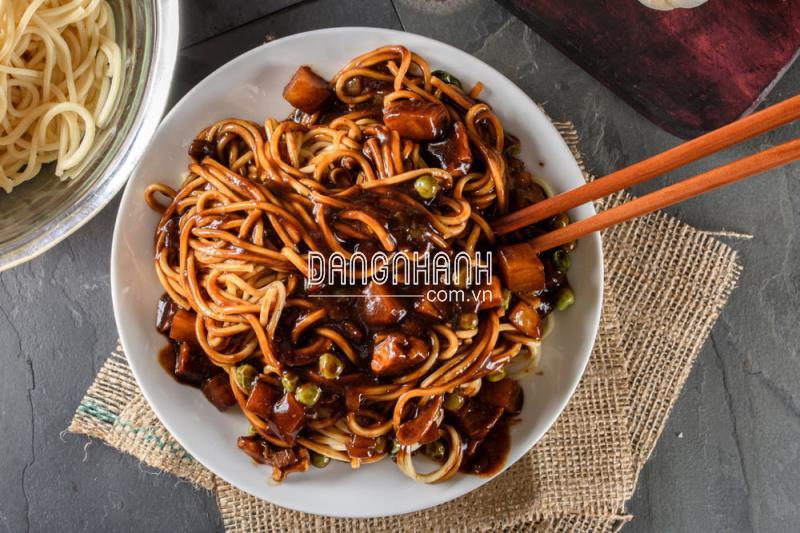 Cách lựa chọn và mua mì tương đen chất lượng